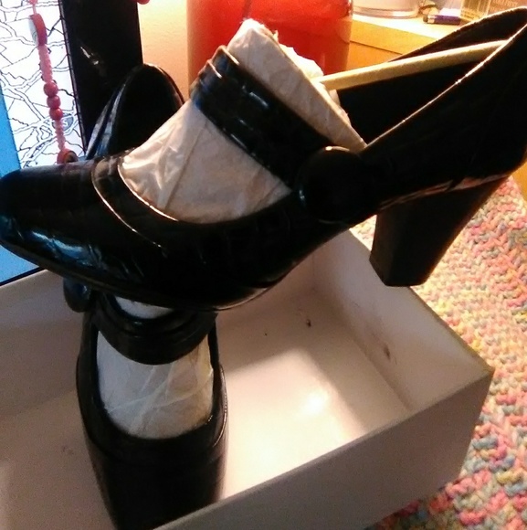 Clark's Bendables Patent Leather Croco Shoes - Picture 2 of 2